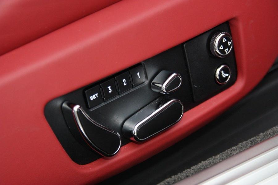 Детали интерьера Bentley Continental GT Speed 2007 года  (фото 10 из 86)